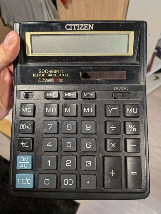 Duży solidny kalkulator