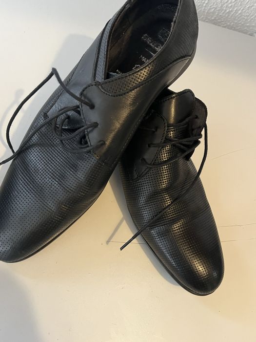 Sapatos pretos em pele nr 42