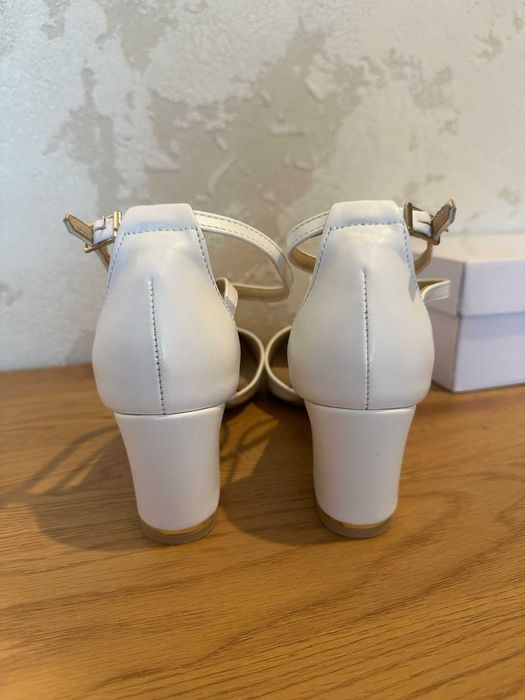 Buty ślubne BRILU czółenka, na słupku, białe, roz 42