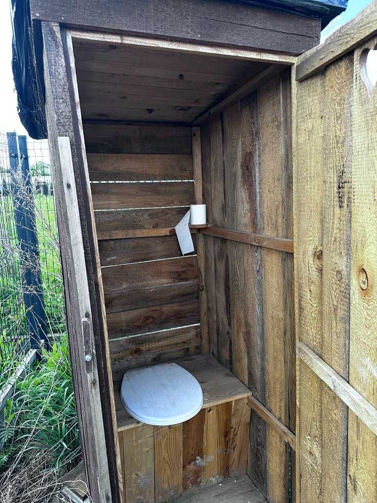 Wc na działkę z drewna