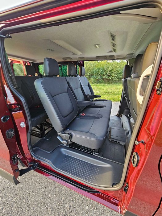 Wynajem Bus 9-cio osobowy Nowy Czerwiec 2024 Renault Trafic LONG.