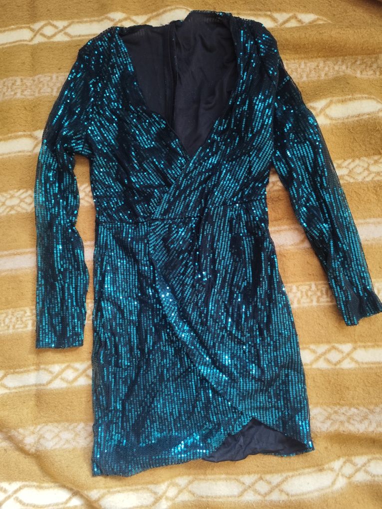 Vendo vestido novo lantejoulas