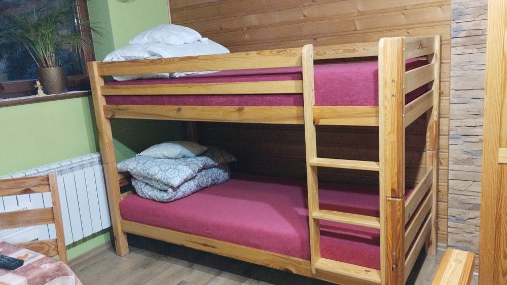 Sosnowe łóżko piętrowe