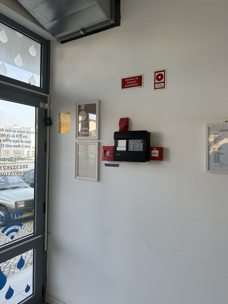 Venda loja com lavandaria self service a funcionar