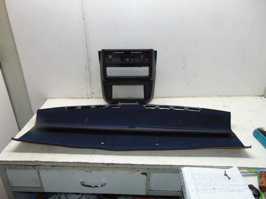 Volvo 244 consola frontal/Chapeleira