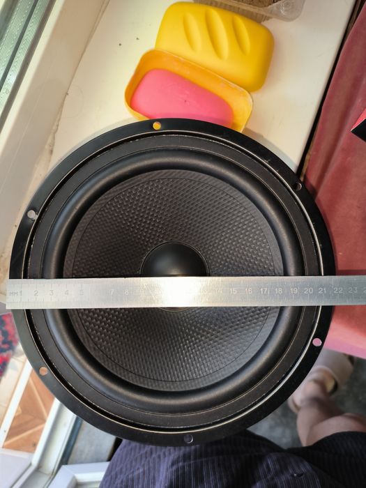 Динамик сабвуфера фирмы Alphard