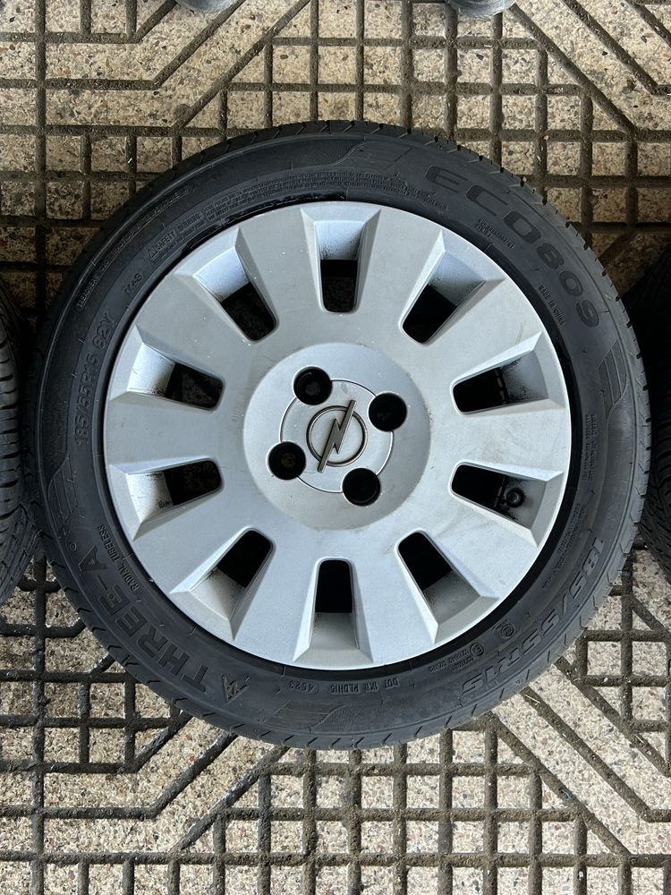 Jantes com pneus opel