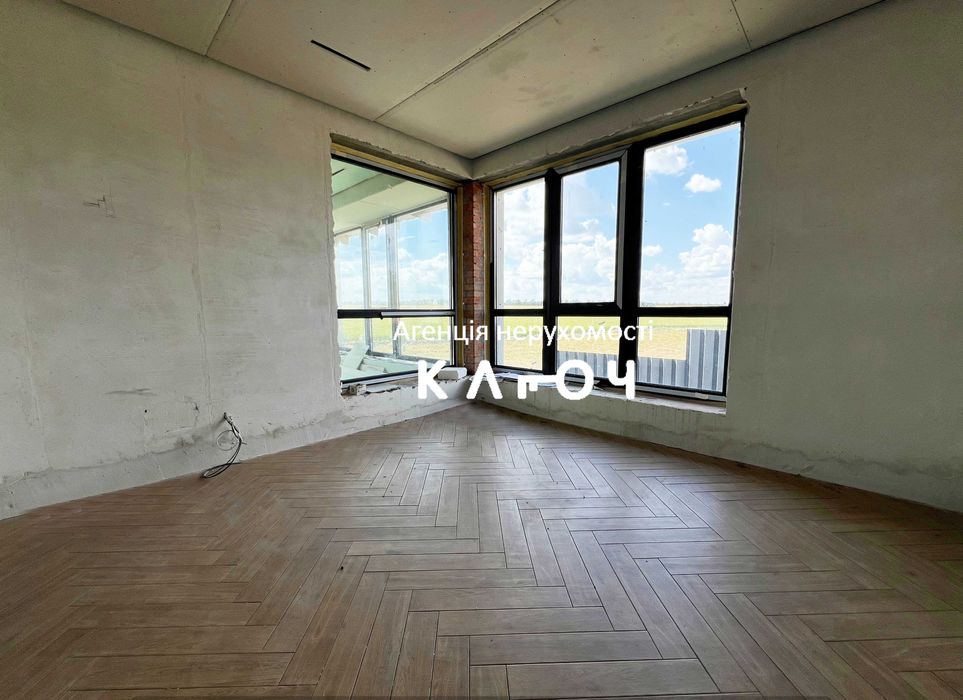 Продам сучасний будинок в мальовничому місці.