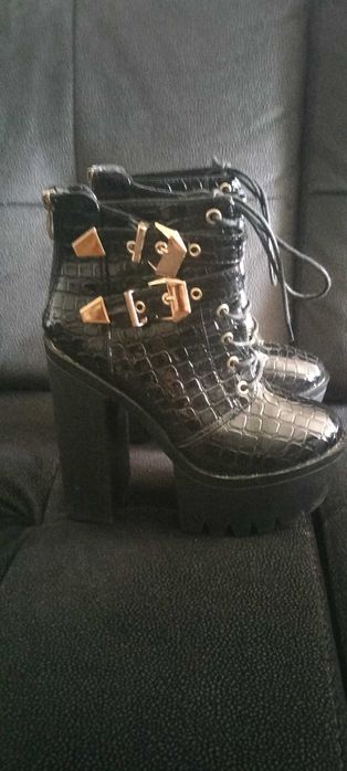 Botas tamanho 39