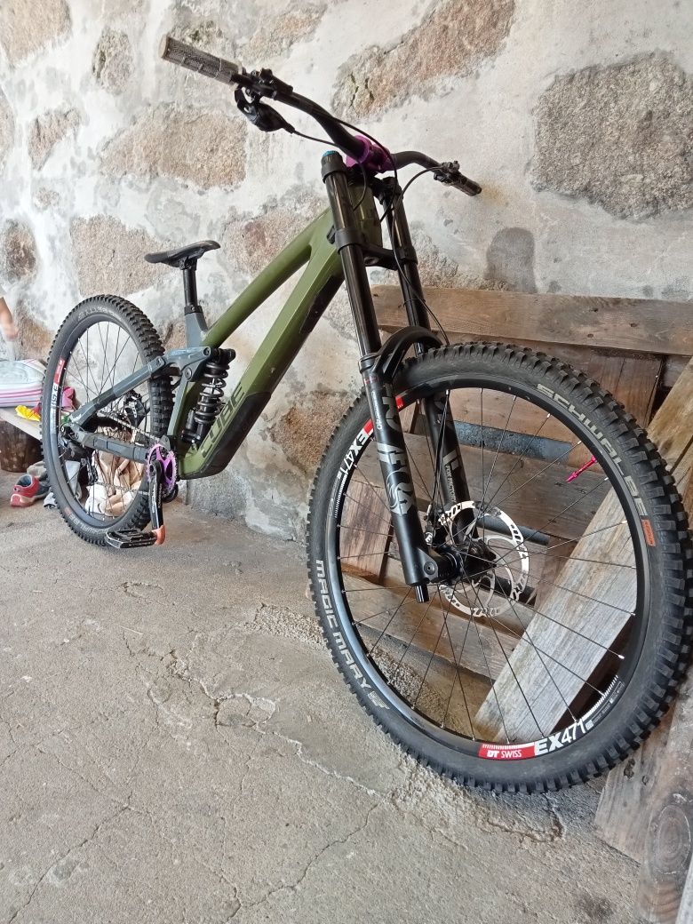 Cube SL 215 em carbono
