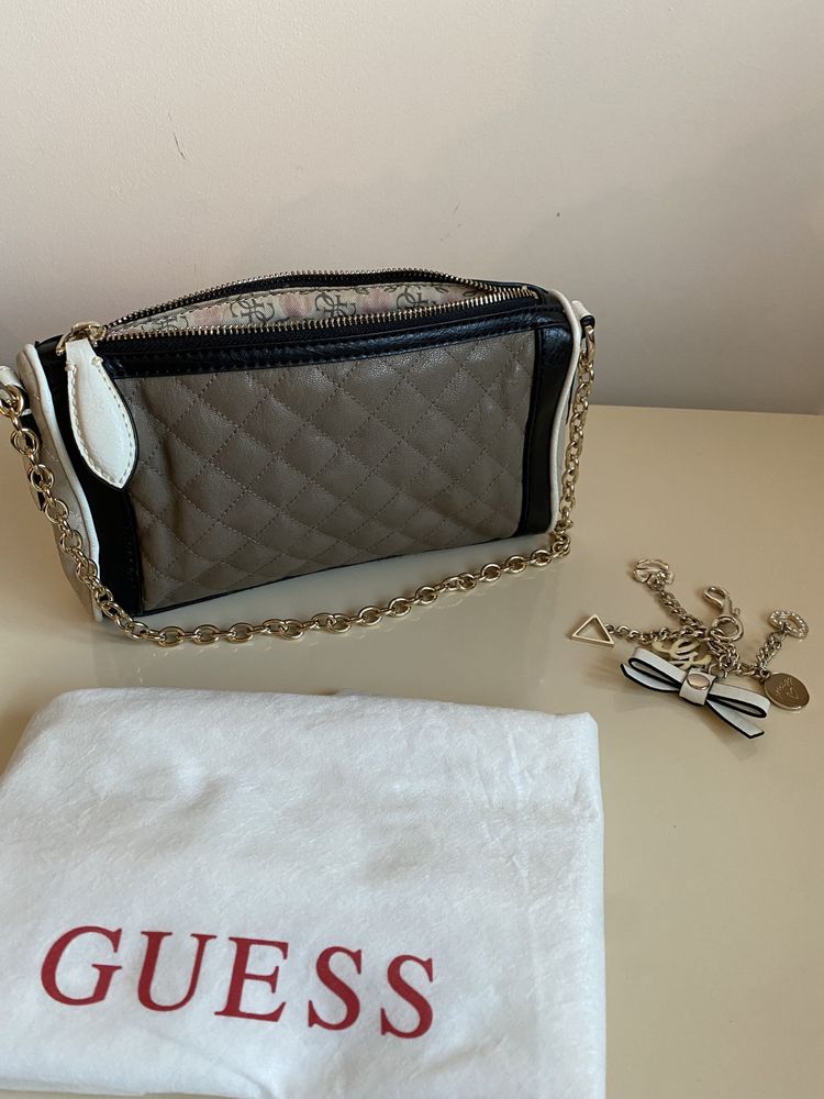 Mala Clutch Guess