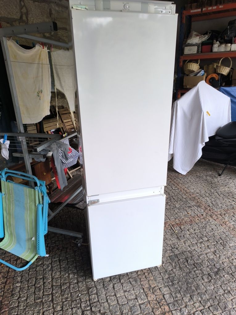 Frigorífico Fagor de encastrar para arranjar