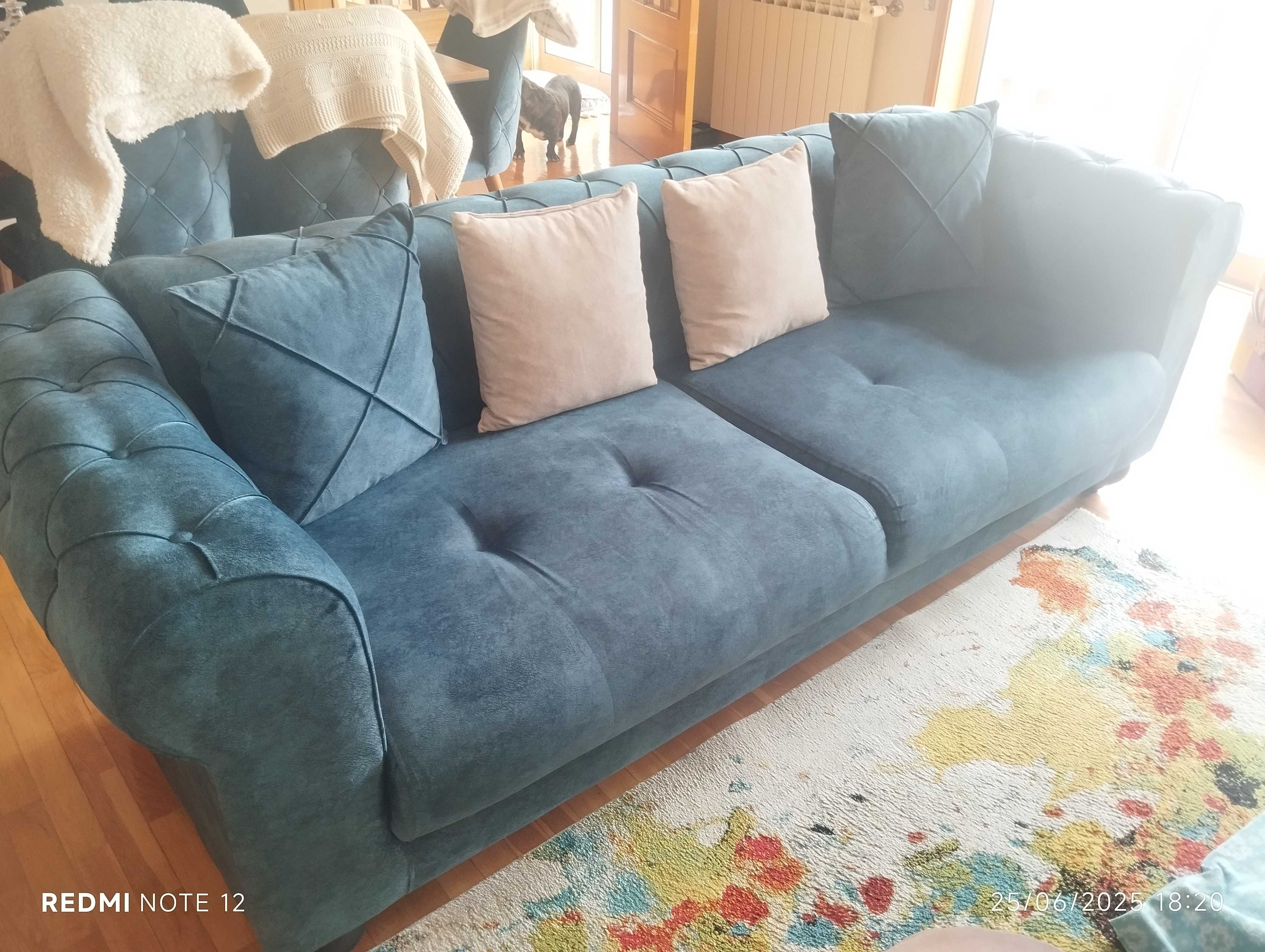 Sofá Cama azul petróleo tipo vintage revestimento de microfibra