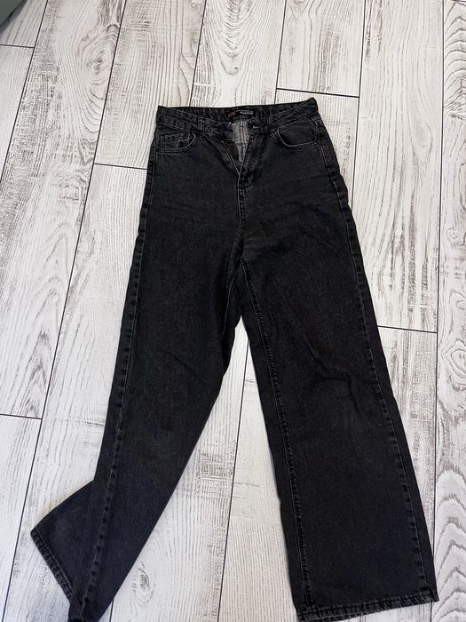 Широкі жіночі джинси у розмірі S