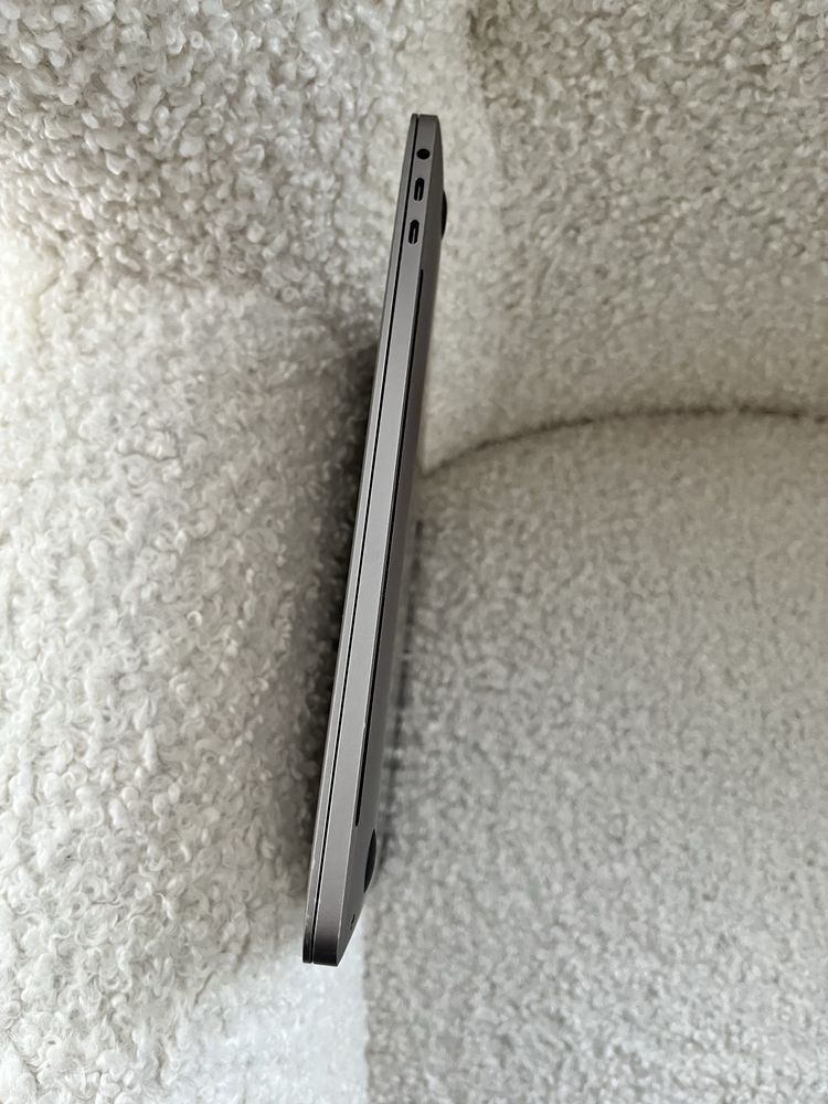 Macbook pro 15 2018 touch bar core i7 16/512gb Radeon pro 560x 4gb