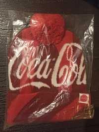 Czapka zimowa czerwona z pomponem logo Coca Cola
