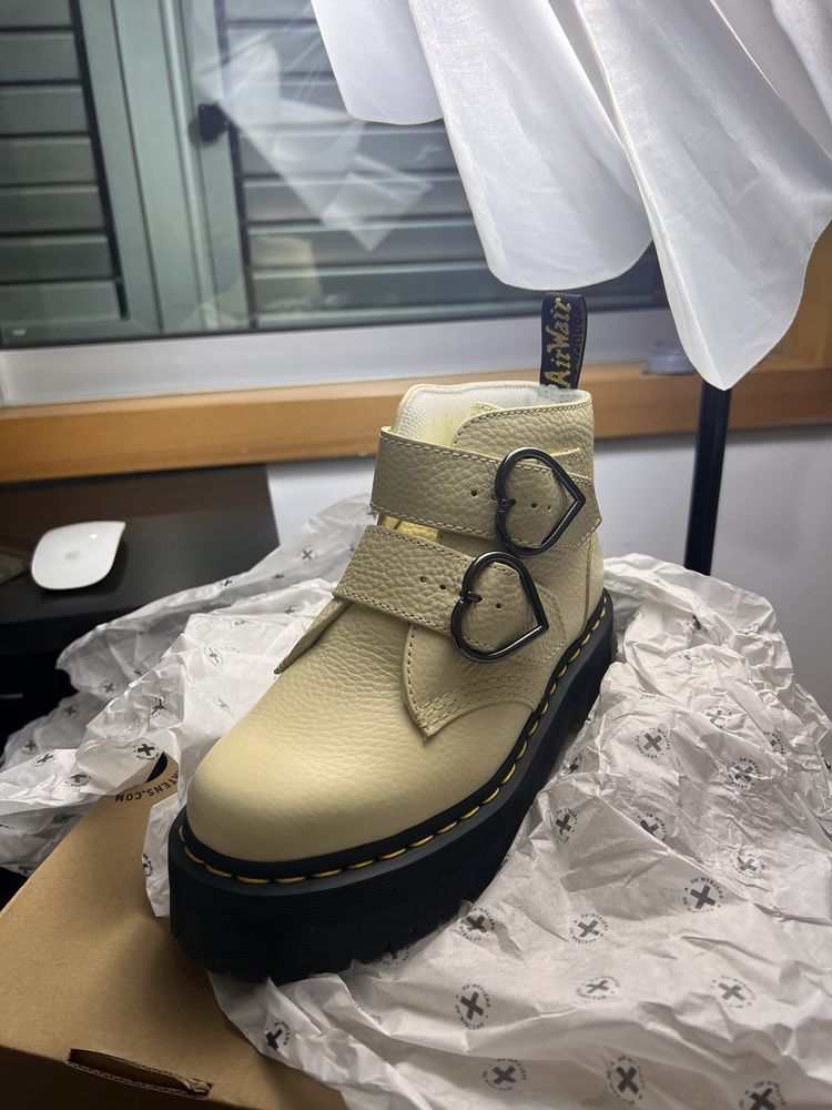 Bota Dr Martens NOVA