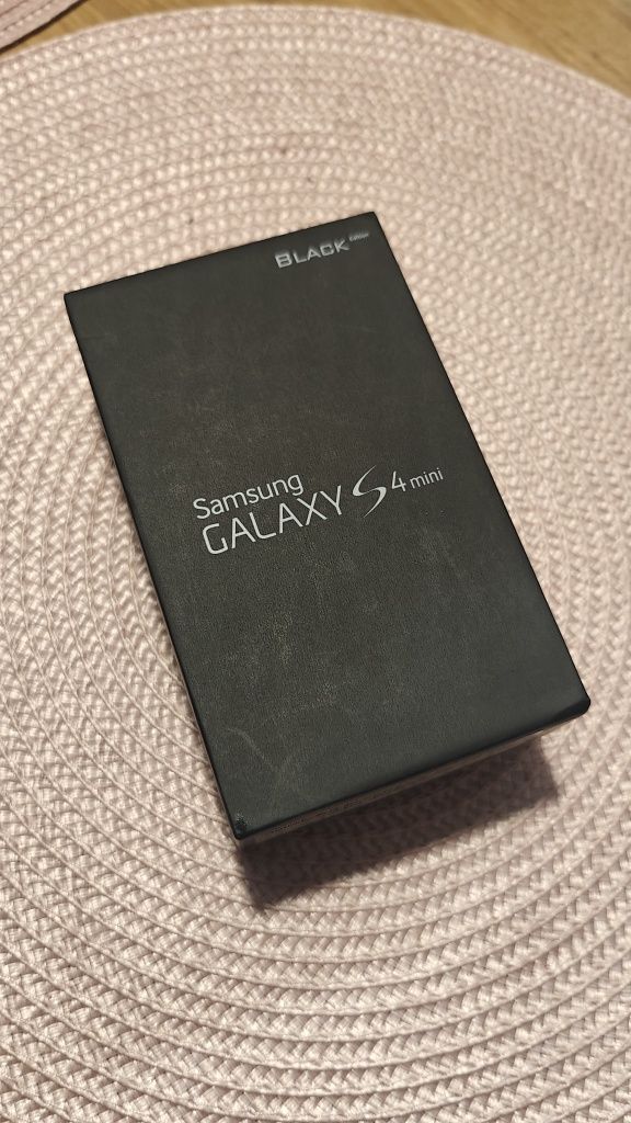 Klapka plecki pudełko Samsung S4 Mini Black Edition
