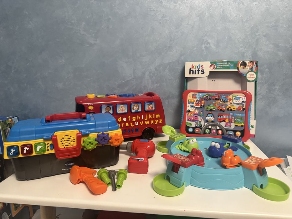 Розвиваючі грашки автобус, планшет