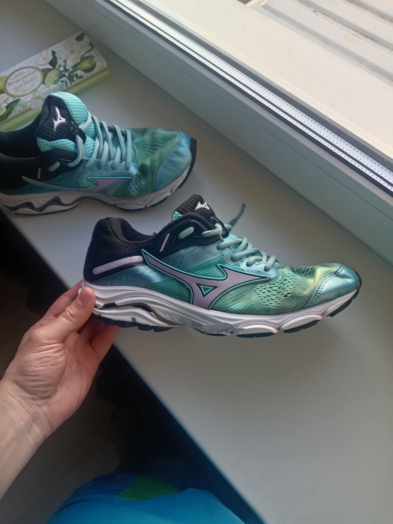 Кроссовки Mizuno WAVE INSPIRE размер  40,5