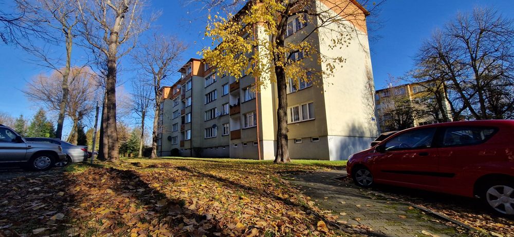 Mieszkanie 3 pokoje 46m 3 piętro z balkonem