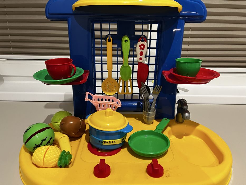 Дитяча кухня з посудою, приборами,  овочами та фруктами