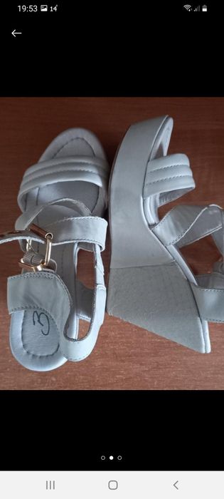 Продам женские босоножки