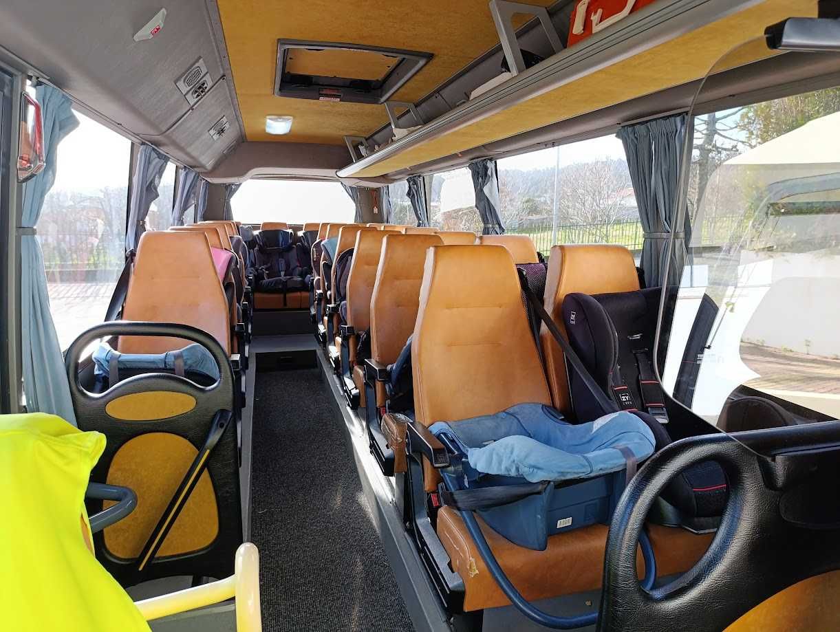 Mini-Autocarro (22 lugares)