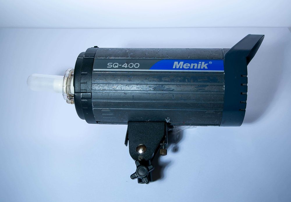 Продам фотовспышку  Menik SQ-400