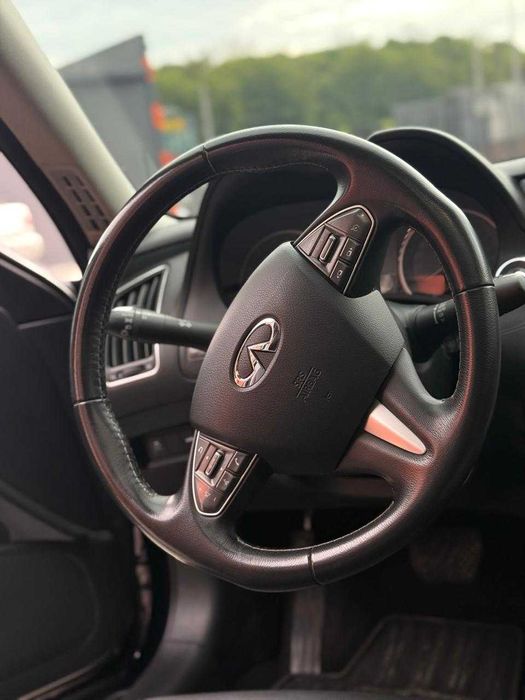 Infiniti Q50 (base) 2017 3.0t