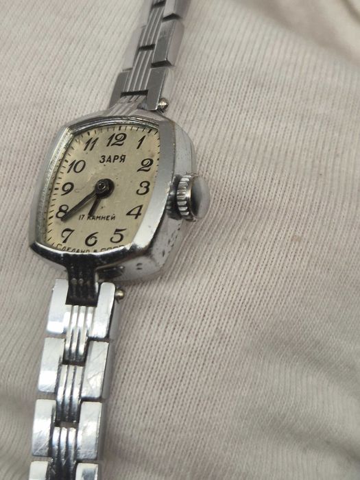 Damski srebrny zegarek *Zaria*