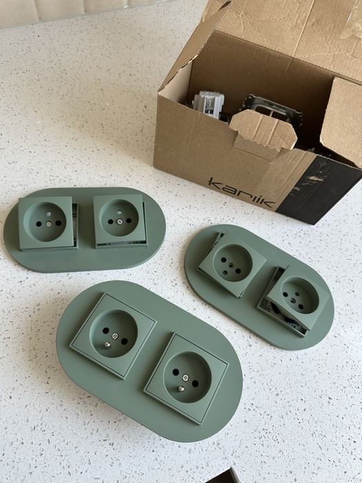 Podwojne kontakty z ramka Karlik Mini szałwia