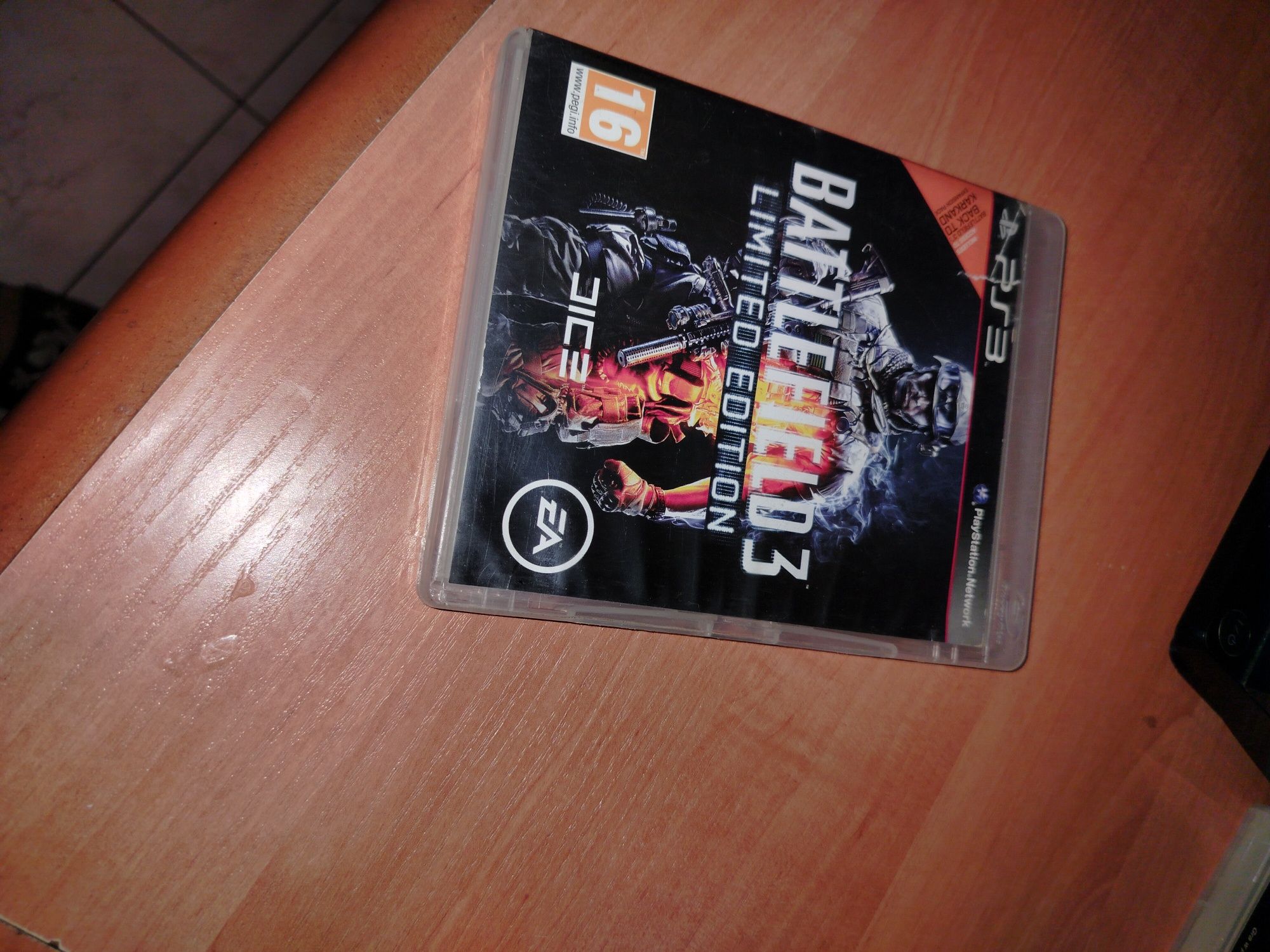 Playstation 3 z 5 grami i padem
