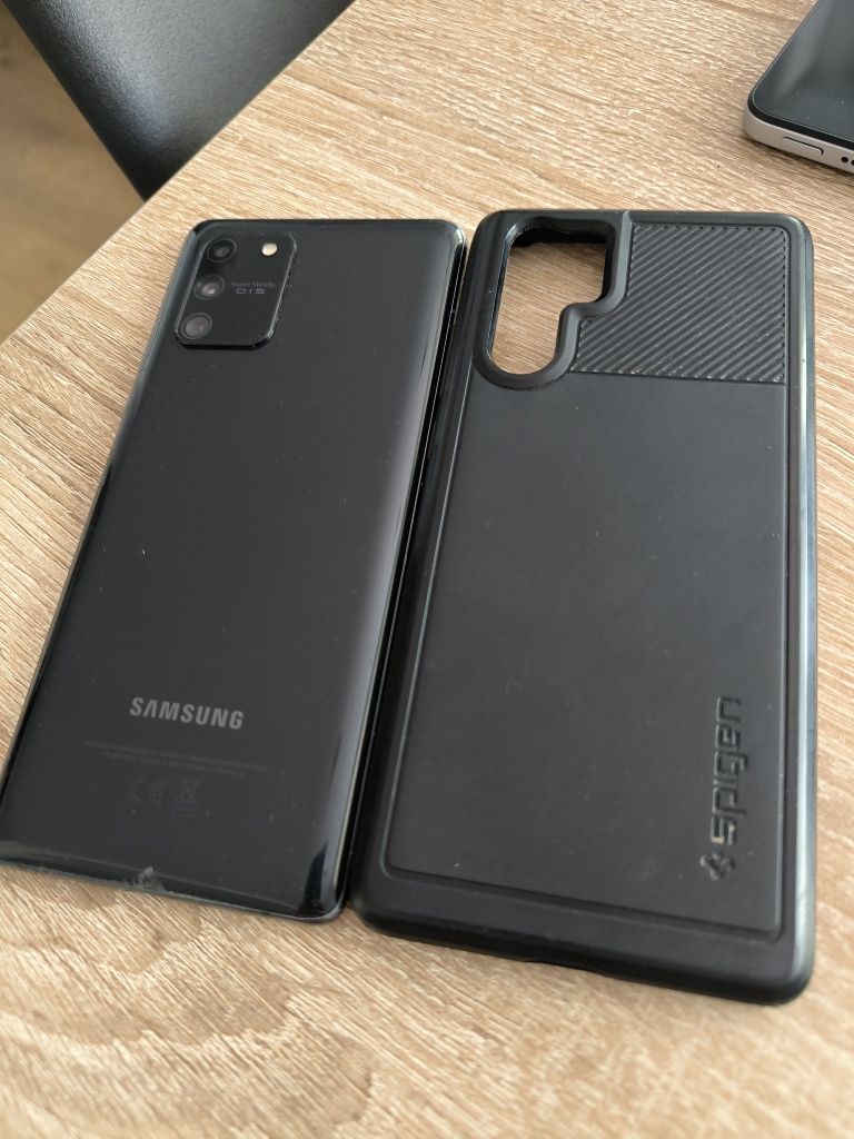 Samsung Galaxy s10 lite case spigen