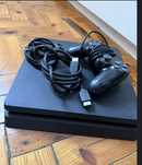 Vendo PS4 semi novo