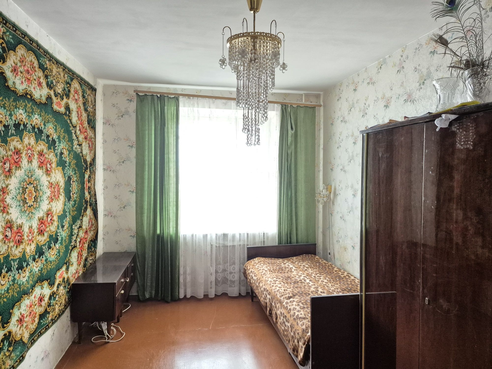 Продам трикімнатну квартиру в центрі міста