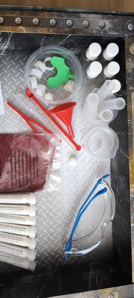 150 Eksperymentow chemicznych idealne na prezent