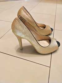 Piękne złote  buty damskie szpilki