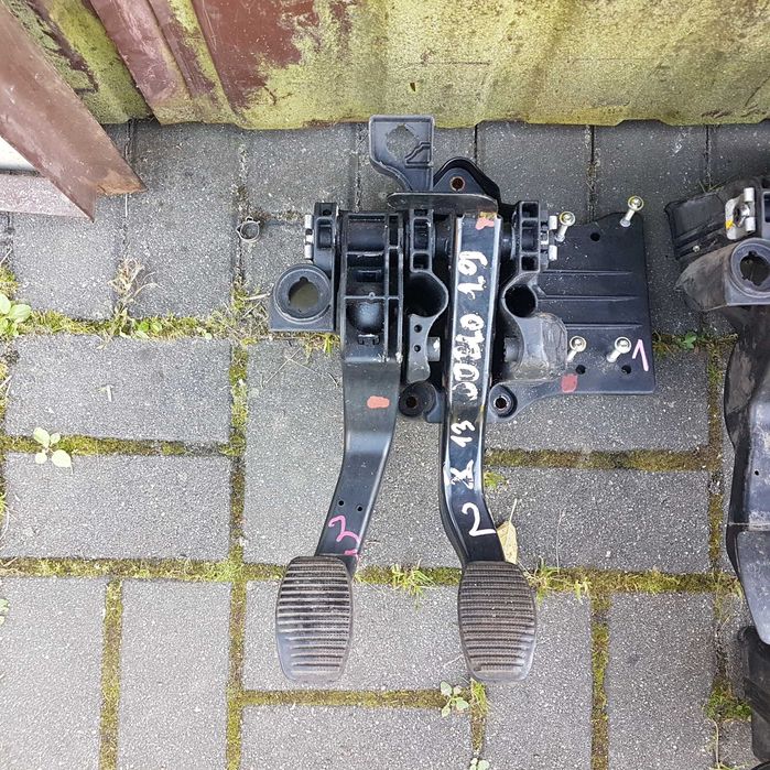 pedał pedały przyspieszenia gazu podstawa fiat doblo I lift
