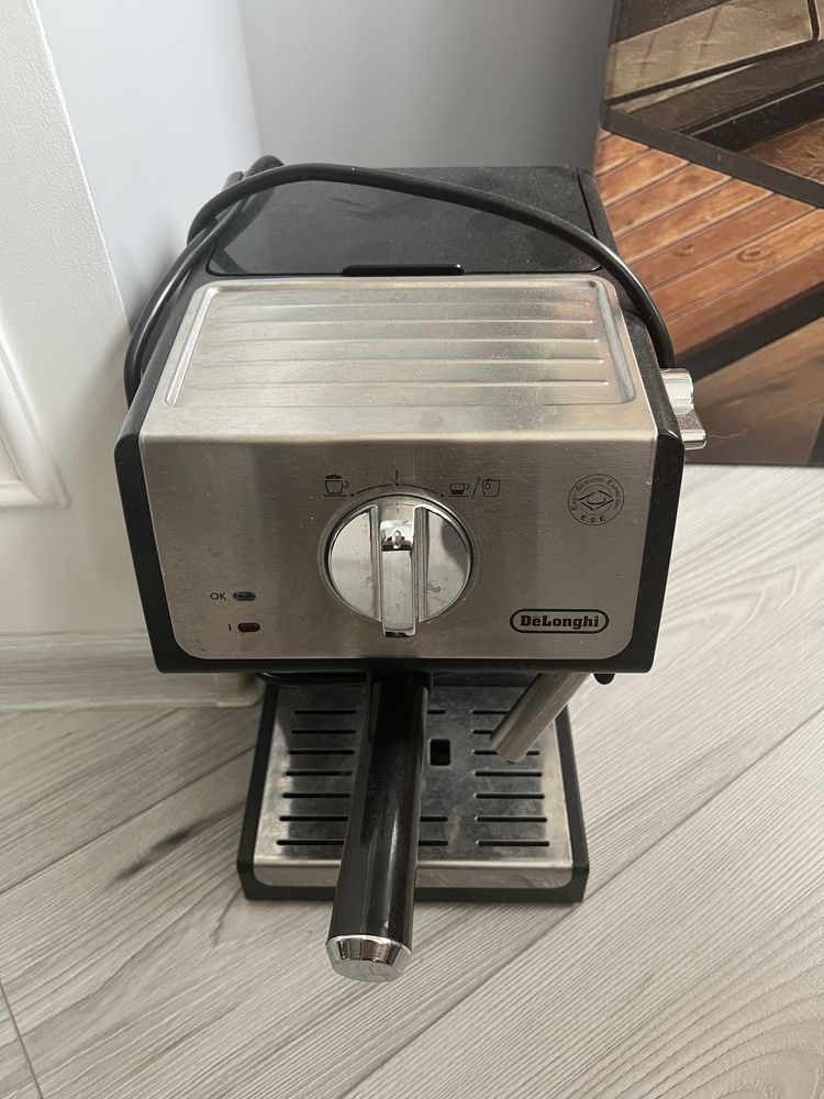 Кавомашина еспресо ріжкова DELONGHI ECP 33.21 BK Silver