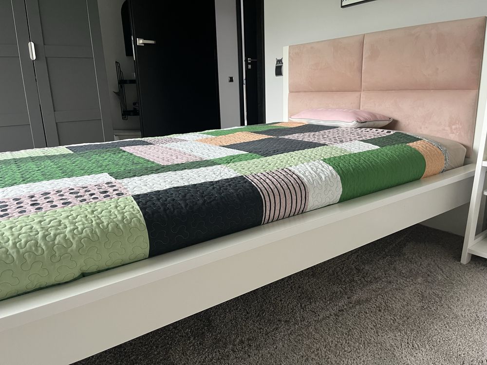Białe łóżko Malm Ikea ze stelażem i tapicerką 120x200cm.