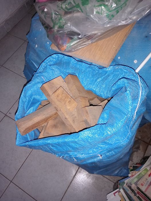Drewno rozpałkowe pocięte około 5metrow,30workow.