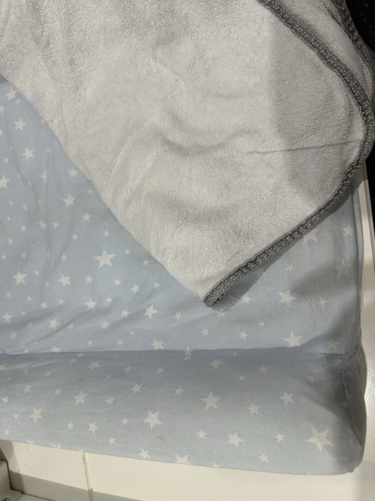 Trocador/ Estante IKEA branco com cestos, balde lixo,colchão e forras