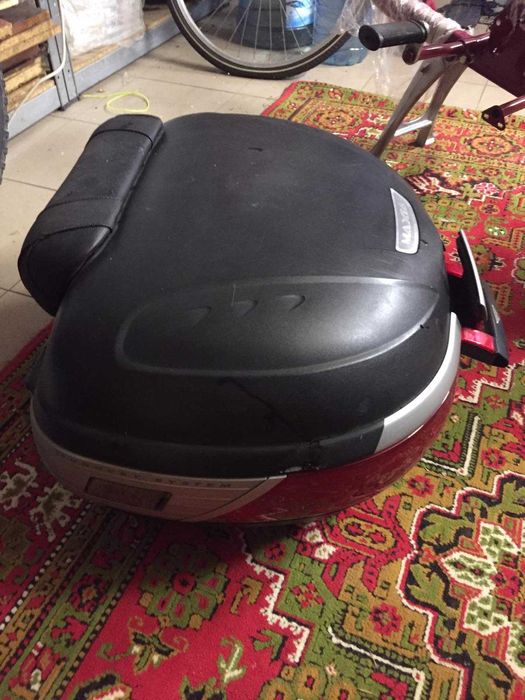 Продам центральний кофр GIVI для Yamaha , Honda, Suzuki,  BMW