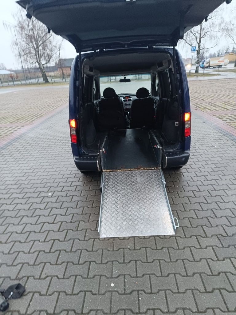 Opel Combo do przewozu osób niepełnosprawnych