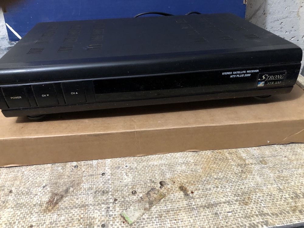 Stereo Satelitę Receirver  ntv plus 2000 /Strong str 100/