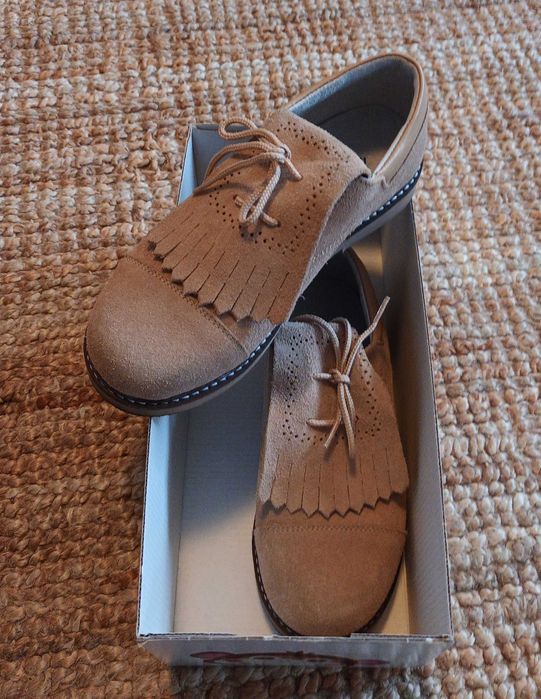 Sapatos carneiras 32 como novos para criança