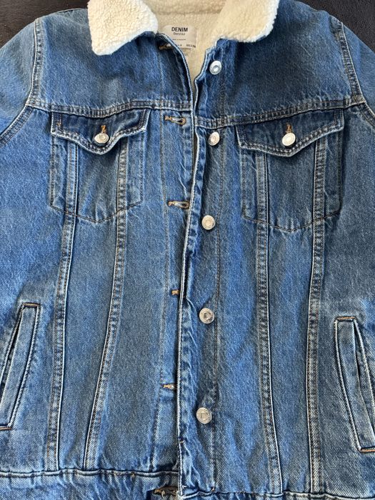 Джинсова утеплена куртка Bershka