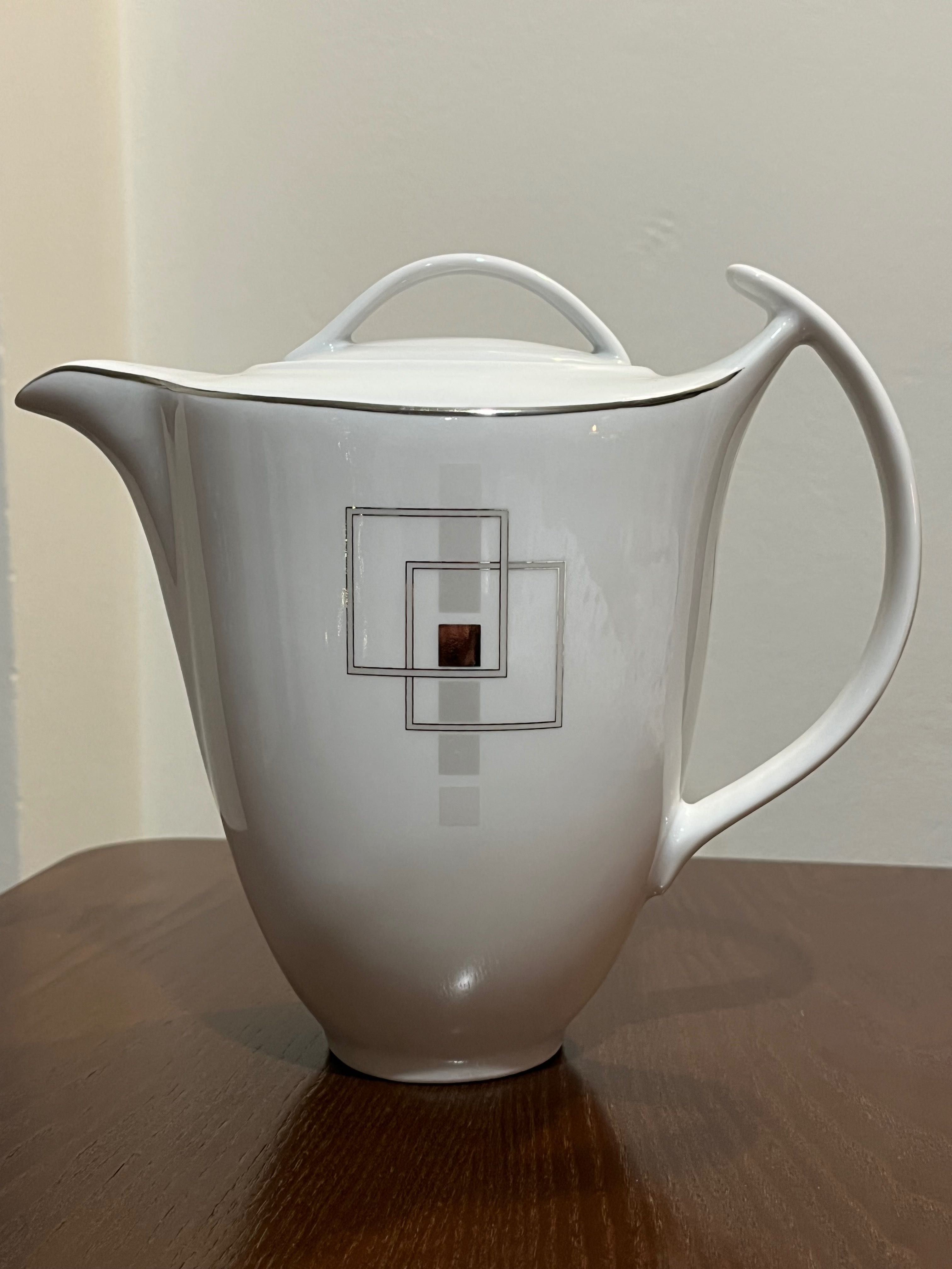 Serwis kawowy porcelana 27 elementów