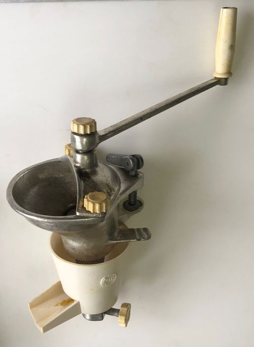 Соковыжималка ручная MR